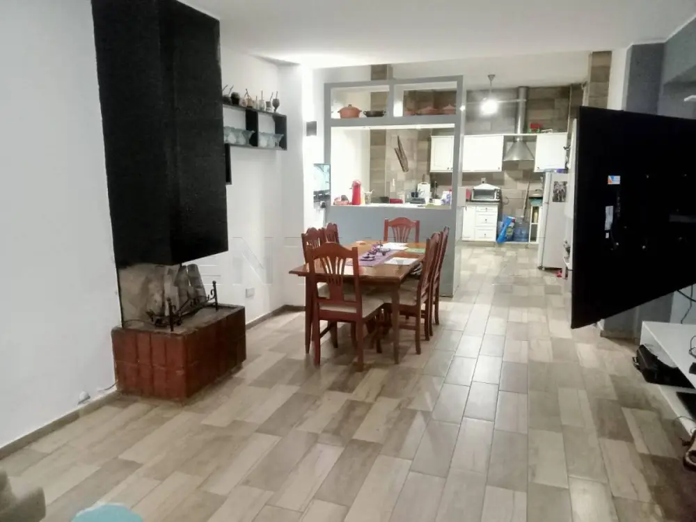Casa de 4 dormitorios en Ciudad de Mendoza, foto 2