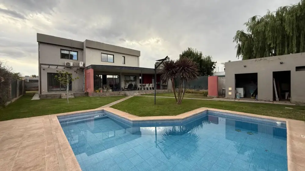 Casa de 4 dormitorios en Guaymallén, foto 2