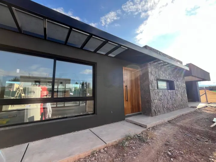 Casa de 3 dormitorios en Luján de Cuyo, foto 1