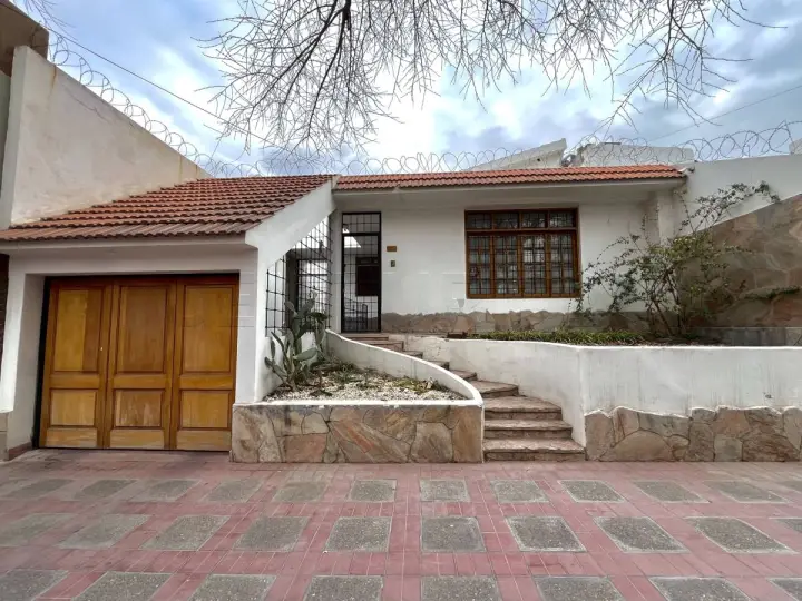 Casa de 4 dormitorios en Godoy Cruz, foto 1