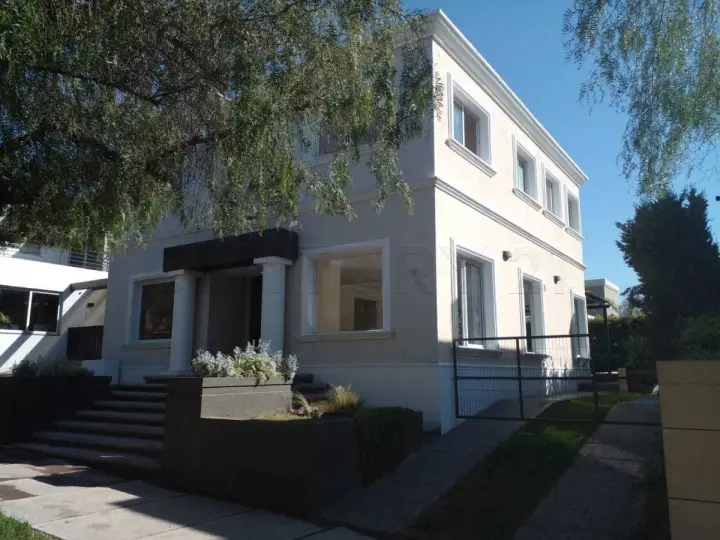 Casa de 4 dormitorios en Barrio Privado Dalvian, foto 1