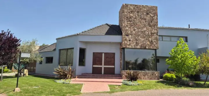 Casa de 4 dormitorios en Luján de Cuyo, foto 1