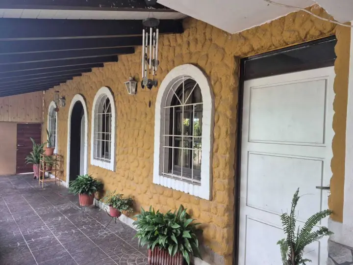 Casa de 4 dormitorios en Cacique Guaymallén