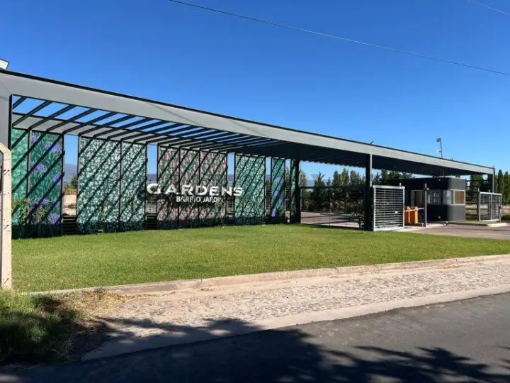 Lote de 300 m² en Mayor Drummond