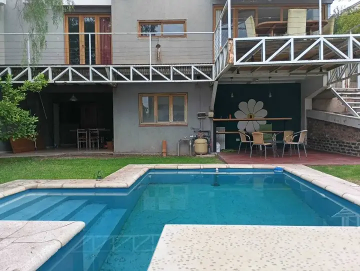 Casa de 5 dormitorios en Chacras de Coria