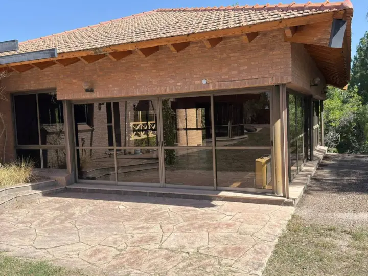 Casa de 4 dormitorios en Chacras de Coria