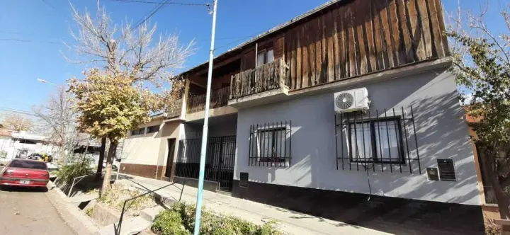 Casa de 8 dormitorios en Godoy Cruz