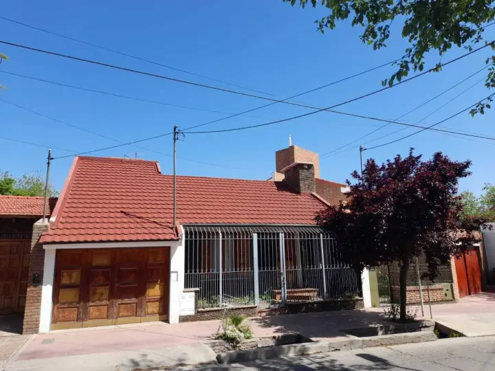 Casa de 3 dormitorios en Ciudad de Mendoza, foto 1