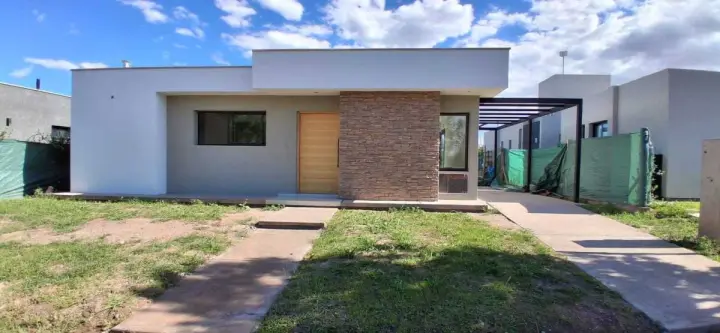 Casa de 3 dormitorios en Lar de Vieytes III