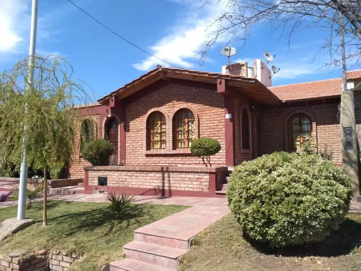 Casa de 6 dormitorios en Sexta Sección