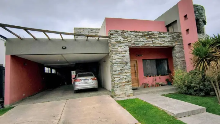 Casa de 4 dormitorios en Guaymallén, foto 1