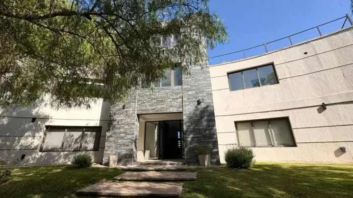 Casa de 5 dormitorios en Mayor Drummond, foto 1