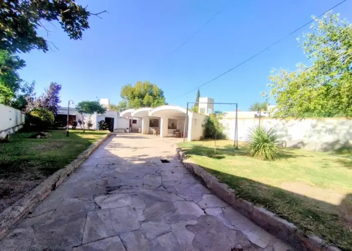 Casa de 5 dormitorios en Luján de Cuyo