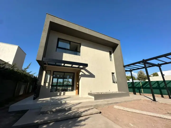 Casa de 3 dormitorios en Luján de Cuyo, foto 1