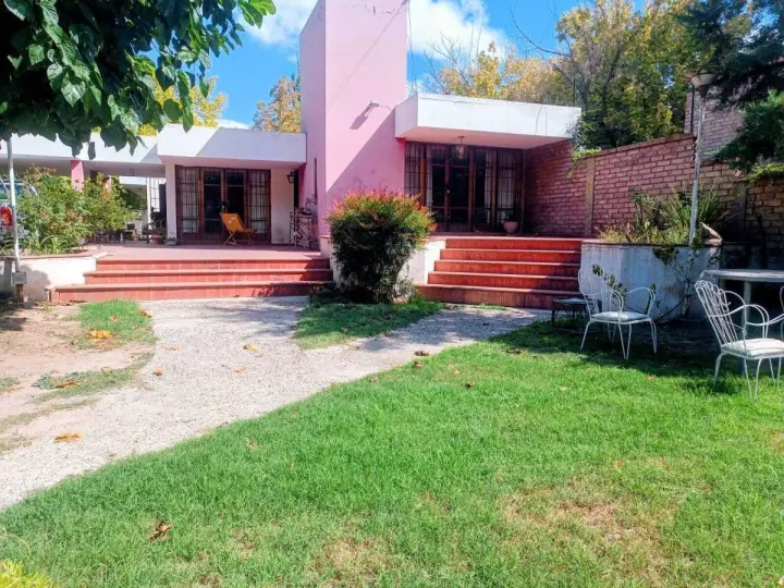 Casa de 4 dormitorios en Chacras de Coria