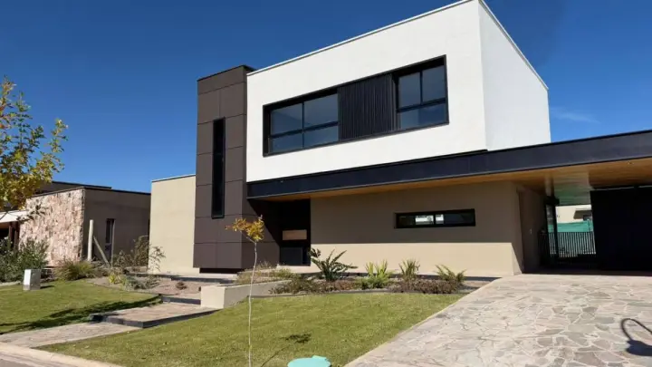 Casa de 4 dormitorios en Luján de Cuyo