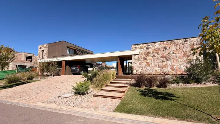 Casa de 3 dormitorios en Luján de Cuyo