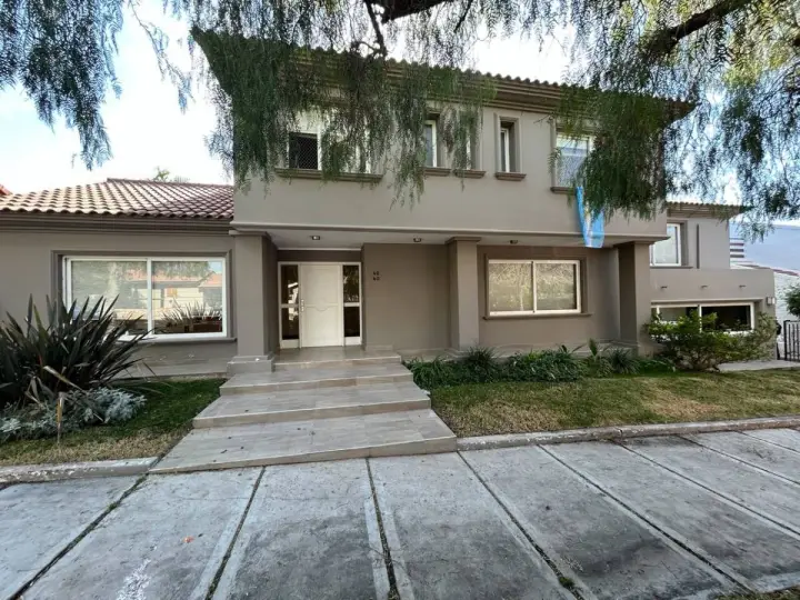 Casa de 3 dormitorios en Barrio Privado Dalvian