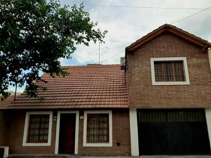 Casa de 5 dormitorios en Dorrego, foto 1