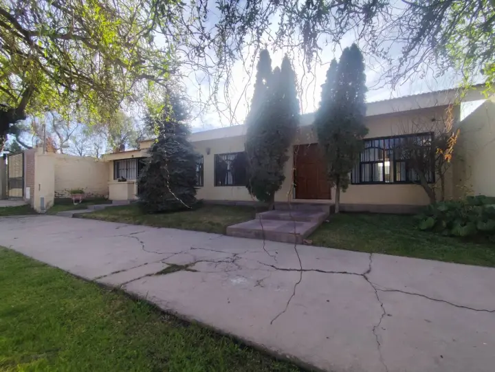 Casa de 4 dormitorios en Luján de Cuyo