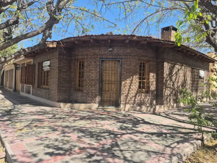 Casa de 4 dormitorios en Dorrego