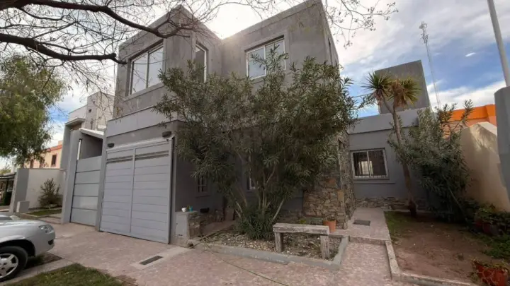 Casa de 5 dormitorios en Guaymallén