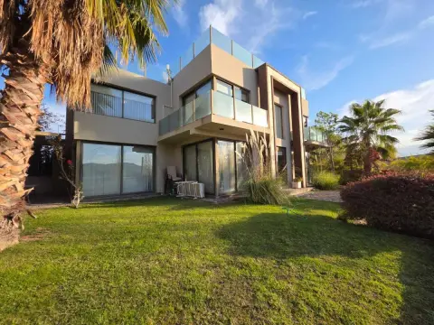 Casa de 4 dormitorios en Luján de Cuyo