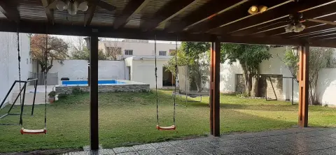 Casa de 4 dormitorios en Godoy Cruz