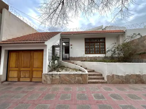 Casa de 4 dormitorios en Godoy Cruz