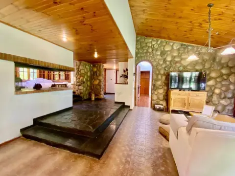 Casa de 4 dormitorios en Chacras de Coria