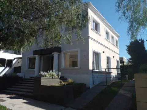 Casa de 4 dormitorios en Barrio Privado Dalvian
