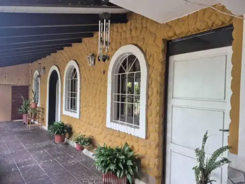 Casa de 4 dormitorios en Cacique Guaymallén