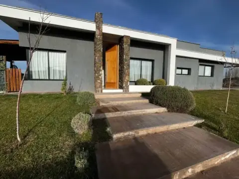 Casa de 4 dormitorios en Maipú