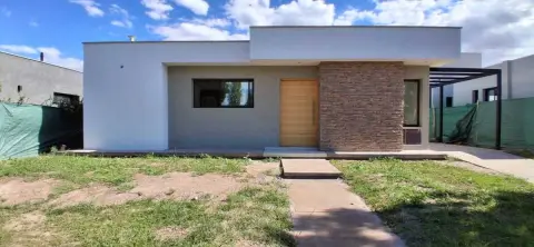 Casa de 3 dormitorios en Lar de Vieytes III