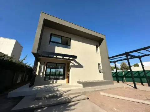 Casa de 3 dormitorios en Luján de Cuyo