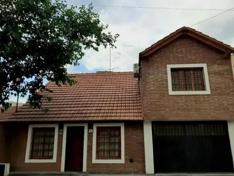 Casa de 5 dormitorios en Dorrego
