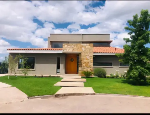 Casa de 3 dormitorios en VILLA ATILIA LUJAN DE CUYO